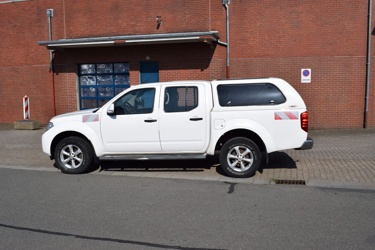 Nissan Navara Double Cab SE 4x4 Automatik Hardtop AHK - SUV: obrázek 2 Nissan Navara Double Cab SE 4x4 Automatik Hardtop AHK - SUV: obrázek 2
