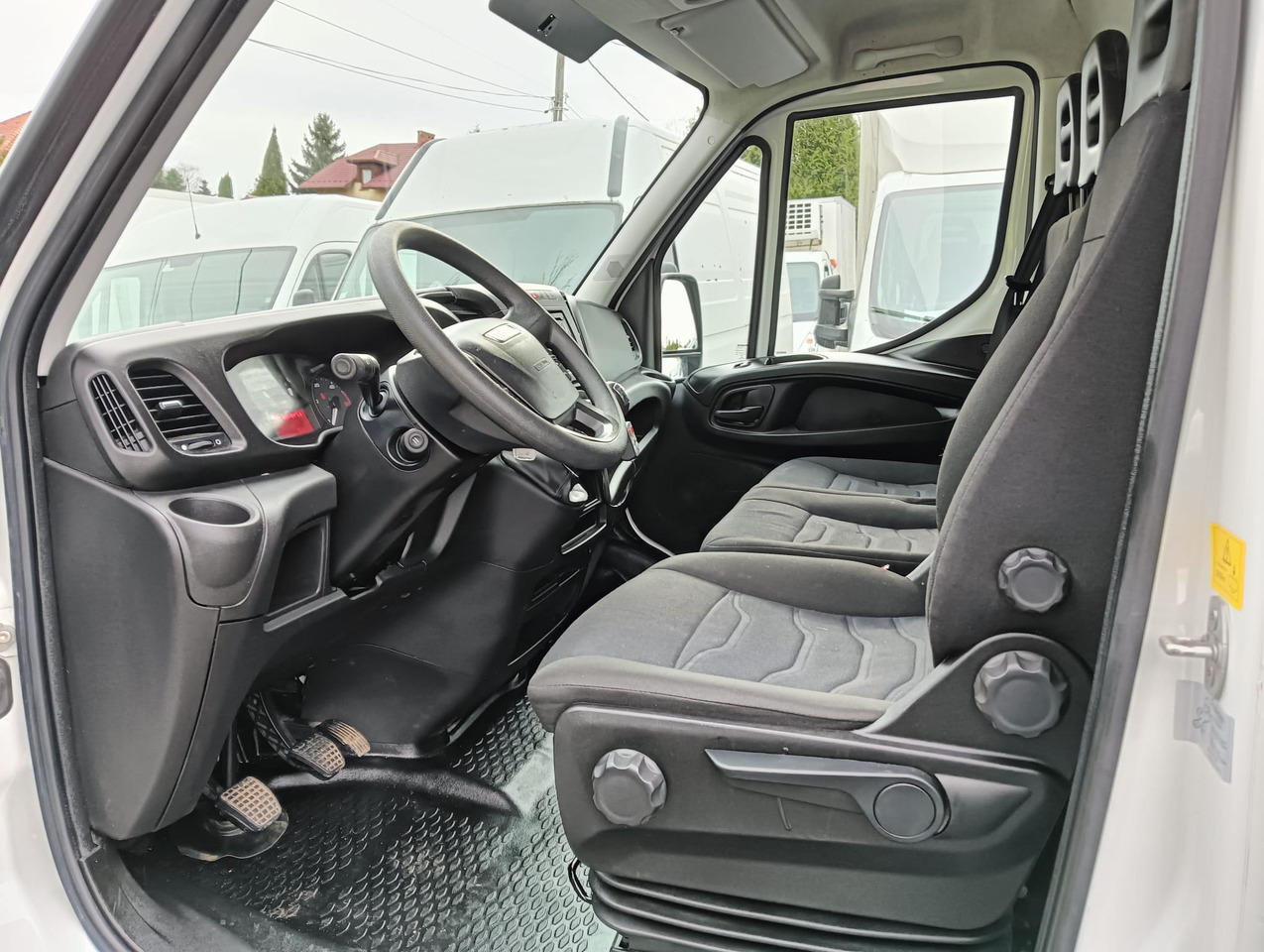 IVECO DAILY 35C14 WYWROTKA KIPER NR 820 - Dodávka sklápěč: obrázek 2 IVECO DAILY 35C14 WYWROTKA KIPER NR 820 - Dodávka sklápěč: obrázek 2
