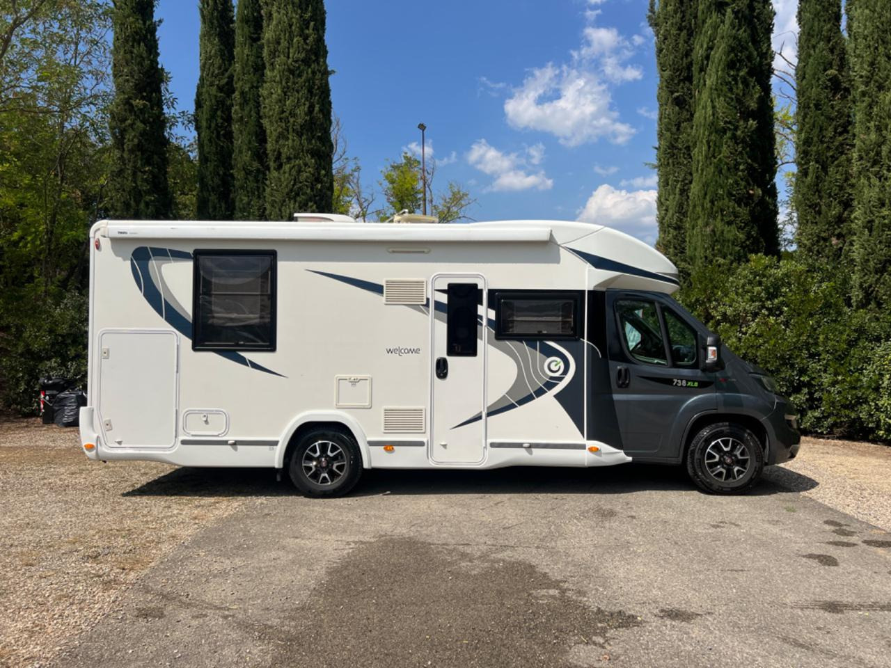 Polointegrovaný obytný vůz CHAUSSON Welcome 738 XLB: obrázek 1