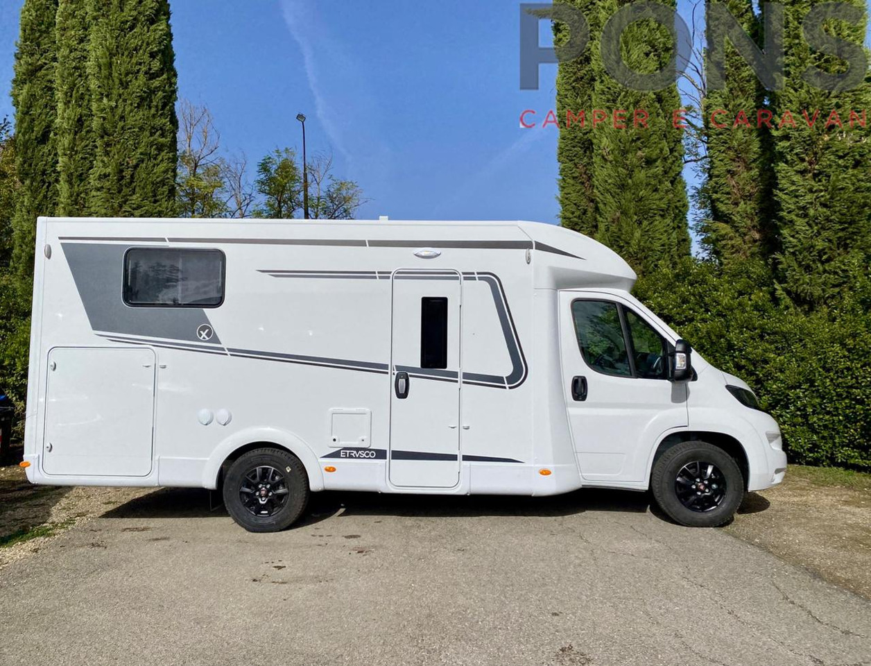 Nový Polointegrovaný obytný vůz ETRUSCO T 6900 SB: obrázek 1
