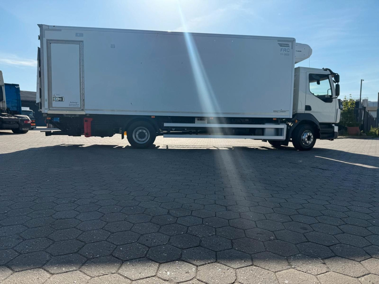 Volvo FL 42 R 240 +Thermoking T-880R+Kamera - Chladírenský nákladní automobil: obrázek 2 Volvo FL 42 R 240 +Thermoking T-880R+Kamera - Chladírenský nákladní automobil: obrázek 2