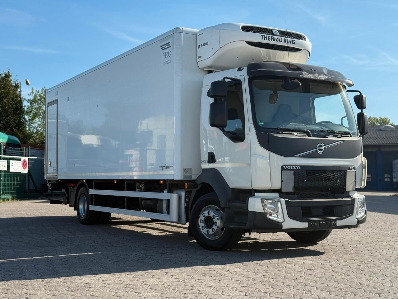 Volvo FL 42 R 240 +Thermoking T-880R+Kamera - Chladírenský nákladní automobil: obrázek 1 Volvo FL 42 R 240 +Thermoking T-880R+Kamera - Chladírenský nákladní automobil: obrázek 1