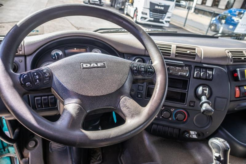 Interior photo 1: Hákový nosič kontejnerů, Auto s hydraulickou rukou DAF CF 85.410+DIEBOLT 16Ton/m