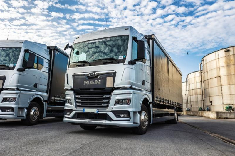 MAN TGX 18.400 XLX+HAYON - Plachtový nákladní auto: obrázek 1 MAN TGX 18.400 XLX+HAYON - Plachtový nákladní auto: obrázek 1