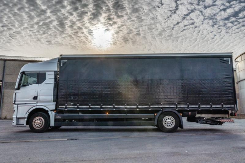 MAN TGX 18.400 XLX+HAYON - Plachtový nákladní auto: obrázek 3 MAN TGX 18.400 XLX+HAYON - Plachtový nákladní auto: obrázek 3