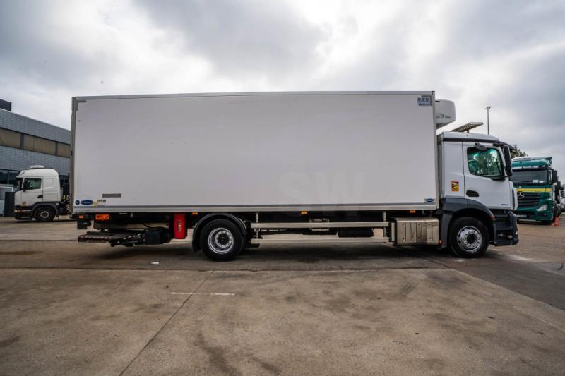 Mercedes ANTOS 1833 +CARRIER SUPRA MULTI 1250Mt+DHOLLANDIA 2.5T - Chladírenský nákladní automobil: obrázek 3 Mercedes ANTOS 1833 +CARRIER SUPRA MULTI 1250Mt+DHOLLANDIA 2.5T - Chladírenský nákladní automobil: obrázek 3