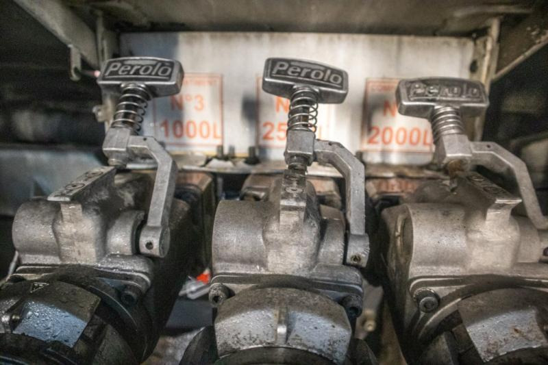 Renault 180 DCI+5500L/3COMP LAMES - Cisternové vozidlo: obrázek 5 Renault 180 DCI+5500L/3COMP LAMES - Cisternové vozidlo: obrázek 5
