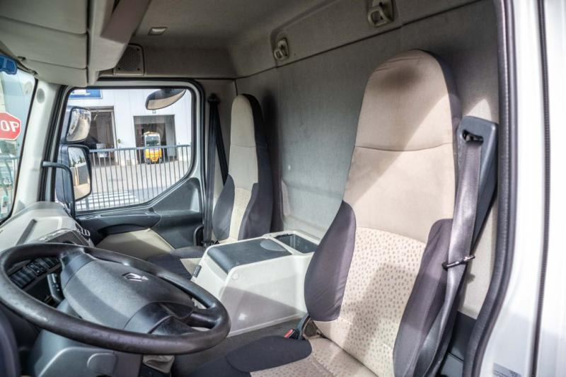 Interior photo 1: Plachtový nákladní auto Renault MIDLUM 180 DXI (12 T)