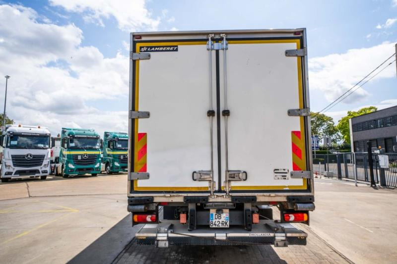 Renault MIDLUM 220 DXI (16t)+CARRIER+DHOLLANDIA +CARRIER - Chladírenský nákladní automobil: obrázek 5 Renault MIDLUM 220 DXI (16t)+CARRIER+DHOLLANDIA +CARRIER - Chladírenský nákladní automobil: obrázek 5