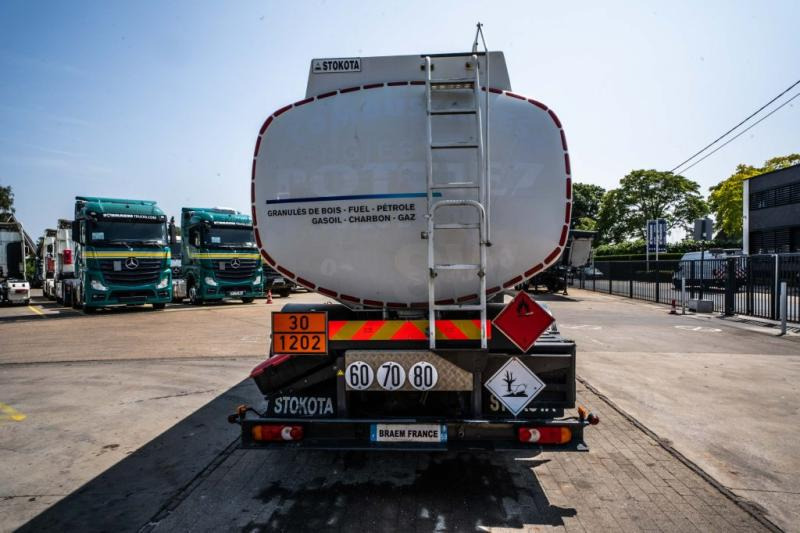 Renault MIDLUM 270 DXI + STOKOTA 14000L /4 COMP - Cisternové vozidlo: obrázek 5 Renault MIDLUM 270 DXI + STOKOTA 14000L /4 COMP - Cisternové vozidlo: obrázek 5