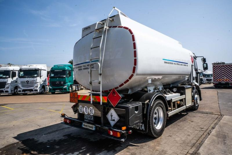Renault MIDLUM 270 DXI + STOKOTA 14000L /4 COMP - Cisternové vozidlo: obrázek 4 Renault MIDLUM 270 DXI + STOKOTA 14000L /4 COMP - Cisternové vozidlo: obrázek 4