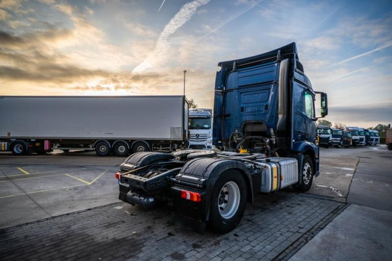 Mercedes ACTROS 1846 LS + HYDR. - Tahač: obrázek 4 Mercedes ACTROS 1846 LS + HYDR. - Tahač: obrázek 4