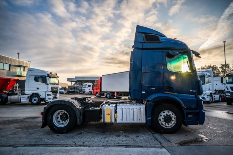 Mercedes ACTROS 1846 LS + HYDR. - Tahač: obrázek 3 Mercedes ACTROS 1846 LS + HYDR. - Tahač: obrázek 3