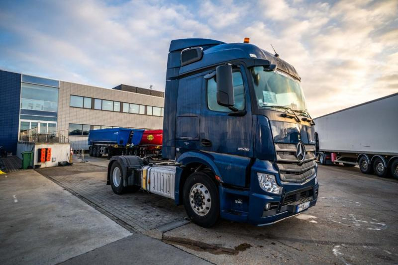 Mercedes ACTROS 1846 LS + HYDR. - Tahač: obrázek 2 Mercedes ACTROS 1846 LS + HYDR. - Tahač: obrázek 2