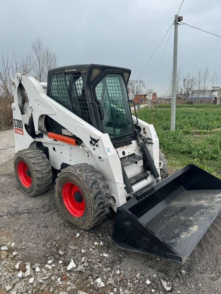 Bobcat S 300 - Smykový nakladač: obrázek 4 Bobcat S 300 - Smykový nakladač: obrázek 4