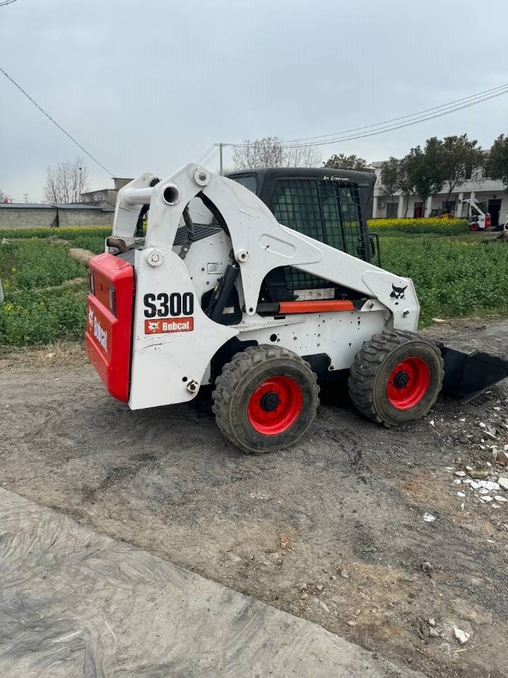 Bobcat S 300 - Smykový nakladač: obrázek 1 Bobcat S 300 - Smykový nakladač: obrázek 1