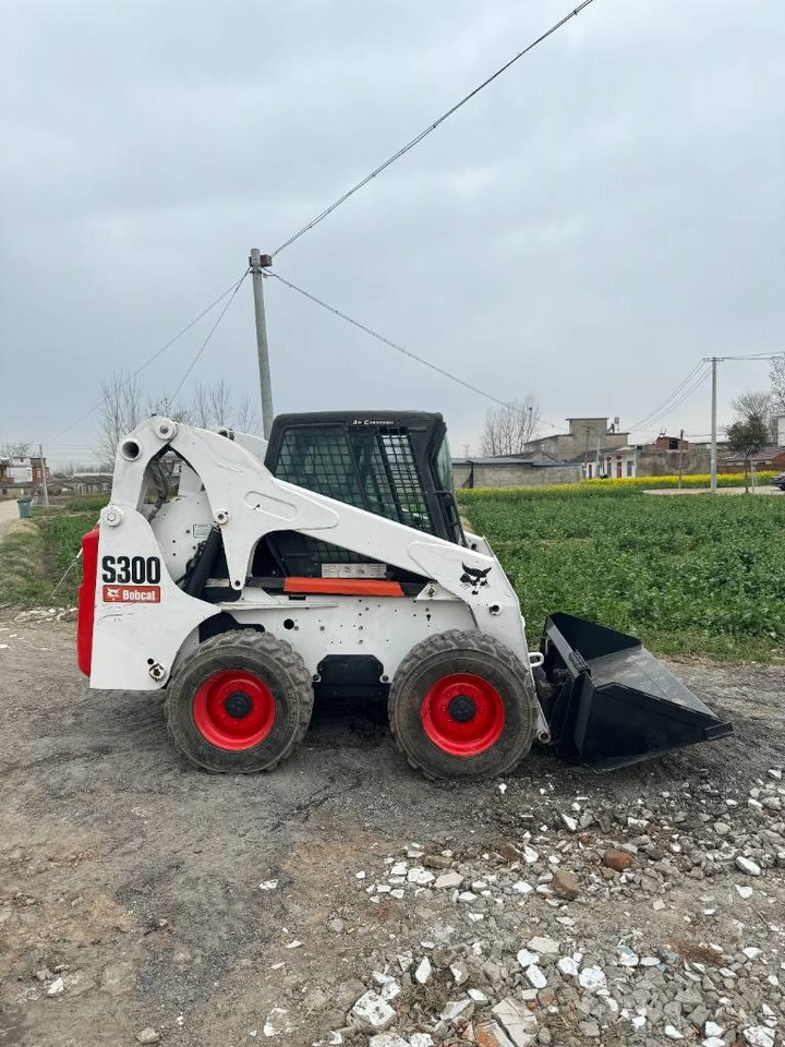 Bobcat S 300 - Smykový nakladač: obrázek 1 Bobcat S 300 - Smykový nakladač: obrázek 1