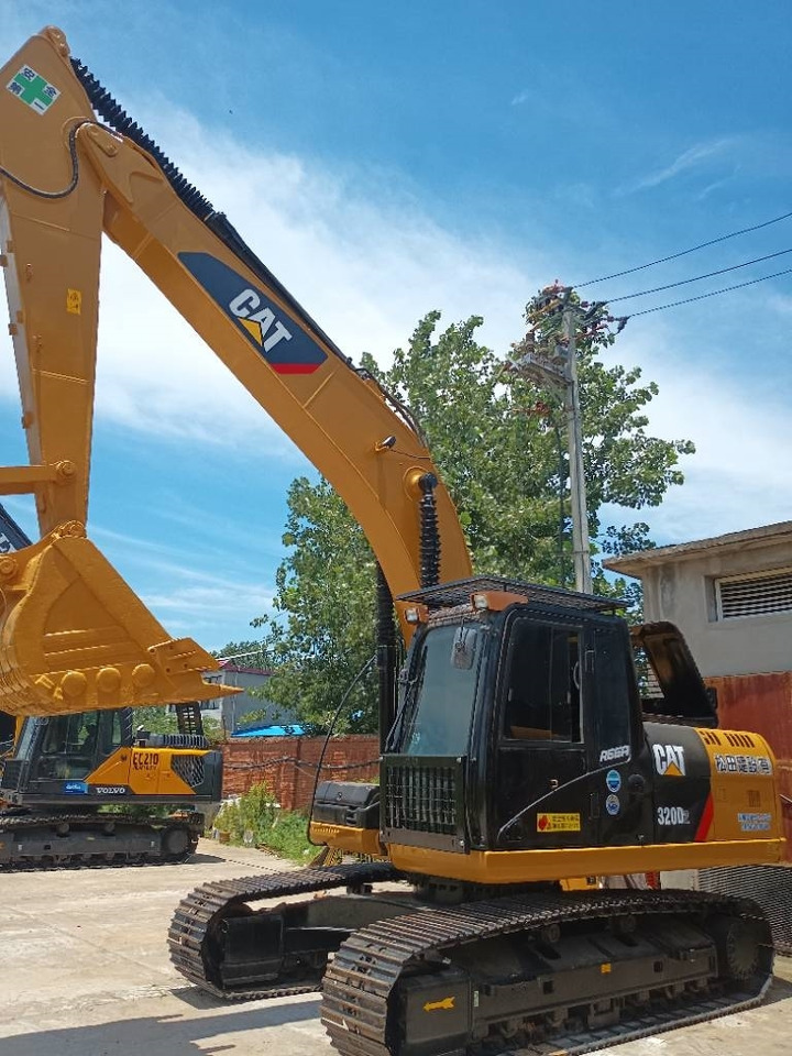 CAT 320 D2 - Pásové rýpadlo: obrázek 2 CAT 320 D2 - Pásové rýpadlo: obrázek 2