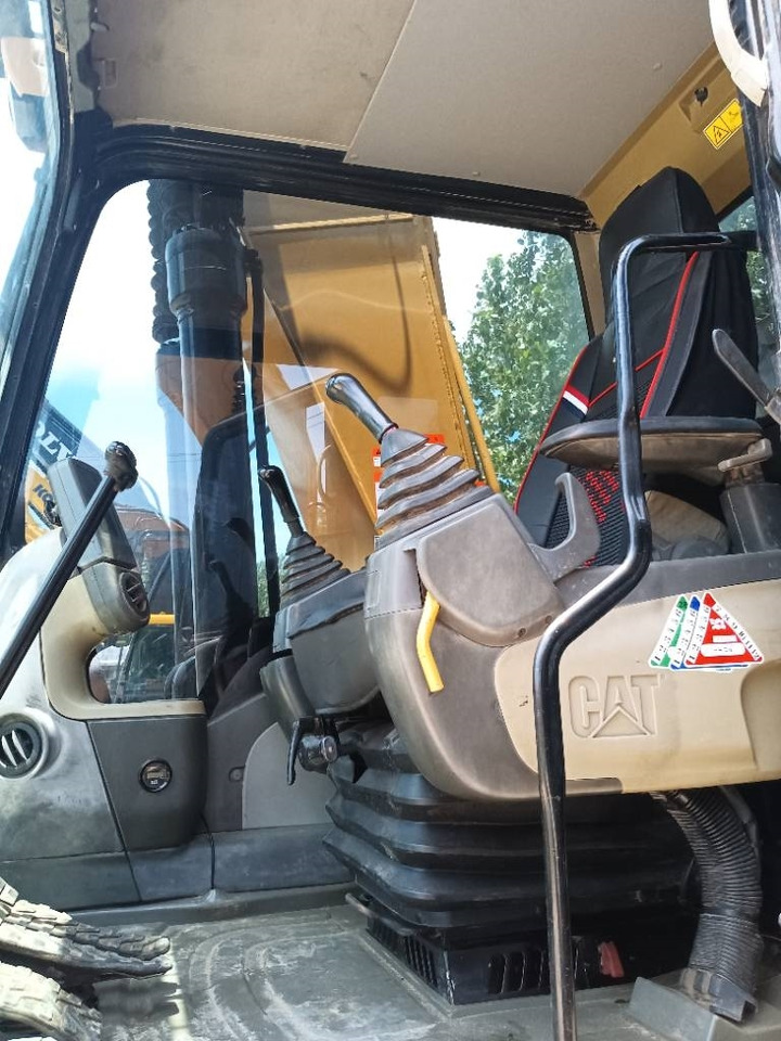 CAT 320D2 - Pásové rýpadlo: obrázek 5 CAT 320D2 - Pásové rýpadlo: obrázek 5