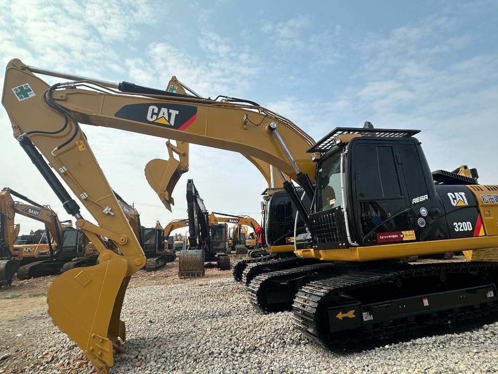 CAT 320D2 - Pásové rýpadlo: obrázek 2 CAT 320D2 - Pásové rýpadlo: obrázek 2