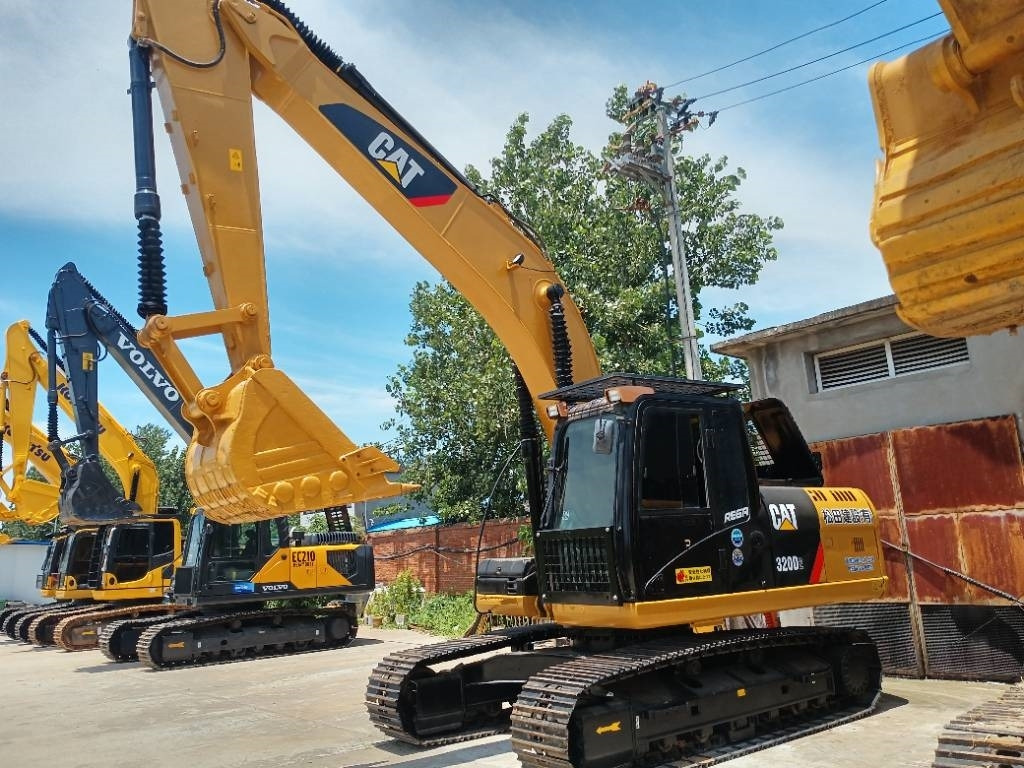 CAT 320D2 - Pásové rýpadlo: obrázek 4 CAT 320D2 - Pásové rýpadlo: obrázek 4