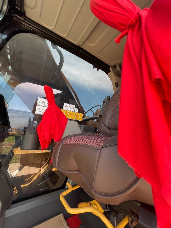 CAT 330GC - Pásové rýpadlo: obrázek 2 CAT 330GC - Pásové rýpadlo: obrázek 2