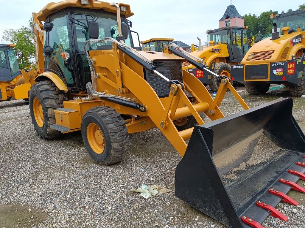CAT 420 F IT - Rýpadlo-nakladač: obrázek 4 CAT 420 F IT - Rýpadlo-nakladač: obrázek 4