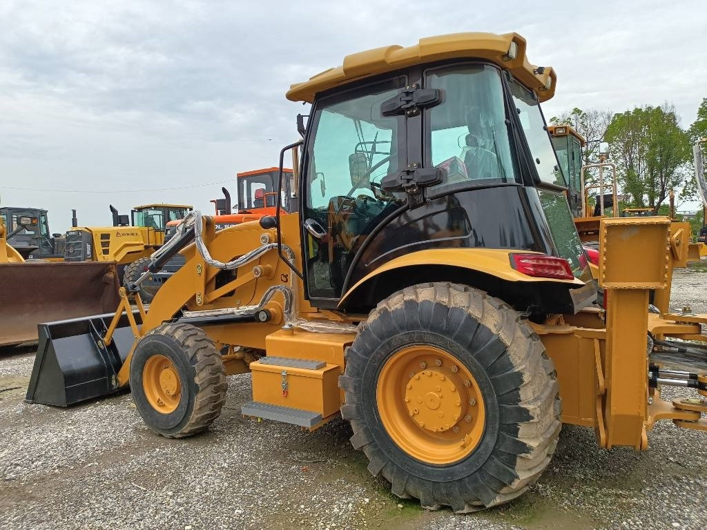 CAT 420 F IT - Rýpadlo-nakladač: obrázek 2 CAT 420 F IT - Rýpadlo-nakladač: obrázek 2