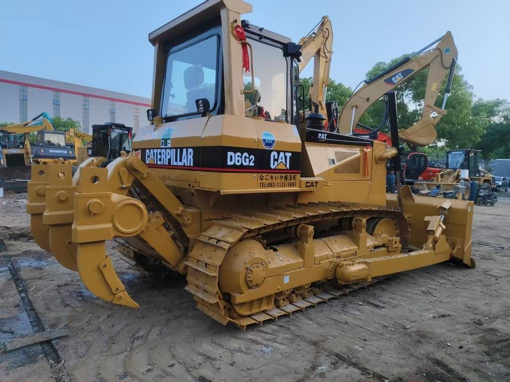 CAT D6G2 - Pásové rýpadlo: obrázek 2 CAT D6G2 - Pásové rýpadlo: obrázek 2