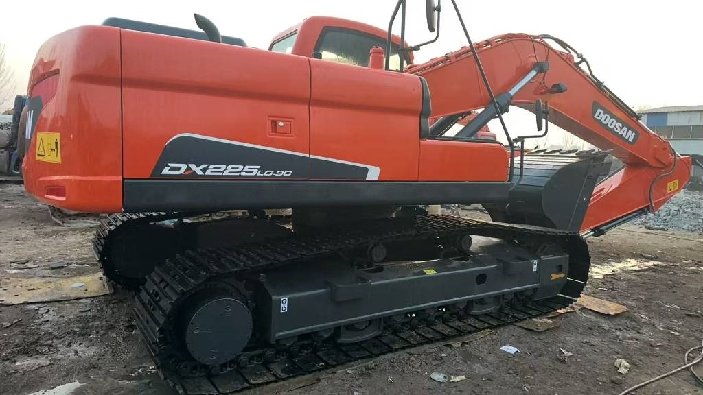 Pásové rýpadlo Doosan DX 225 LC: obrázek 1
