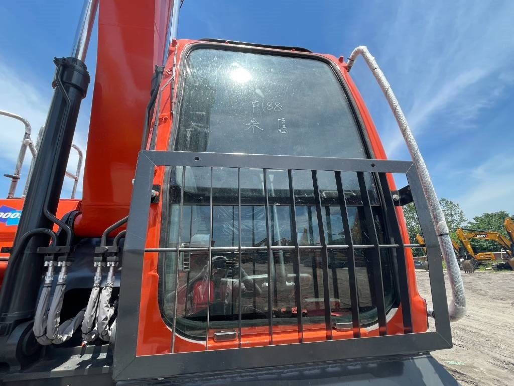 Doosan DX 300 - Pásové rýpadlo: obrázek 4 Doosan DX 300 - Pásové rýpadlo: obrázek 4