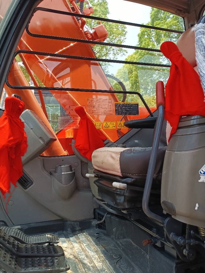 Hitachi ZX 135 U-5 - Pásové rýpadlo: obrázek 4 Hitachi ZX 135 U-5 - Pásové rýpadlo: obrázek 4