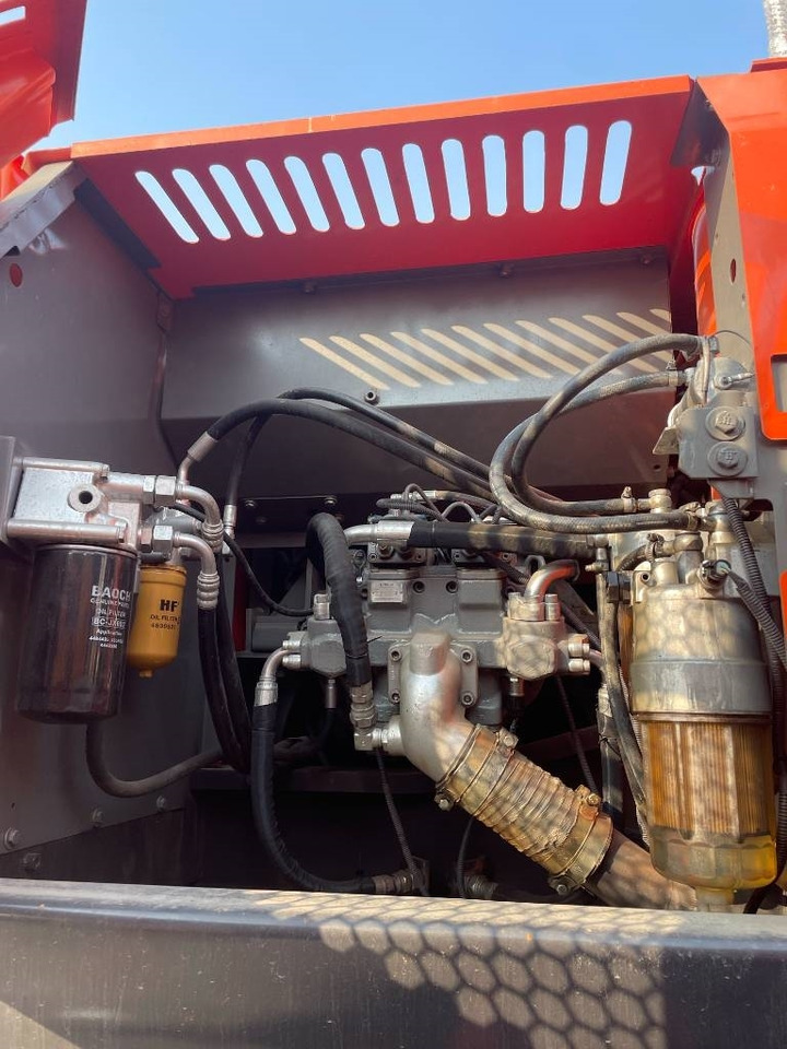 Hitachi ZX 210 - Pásové rýpadlo: obrázek 4 Hitachi ZX 210 - Pásové rýpadlo: obrázek 4