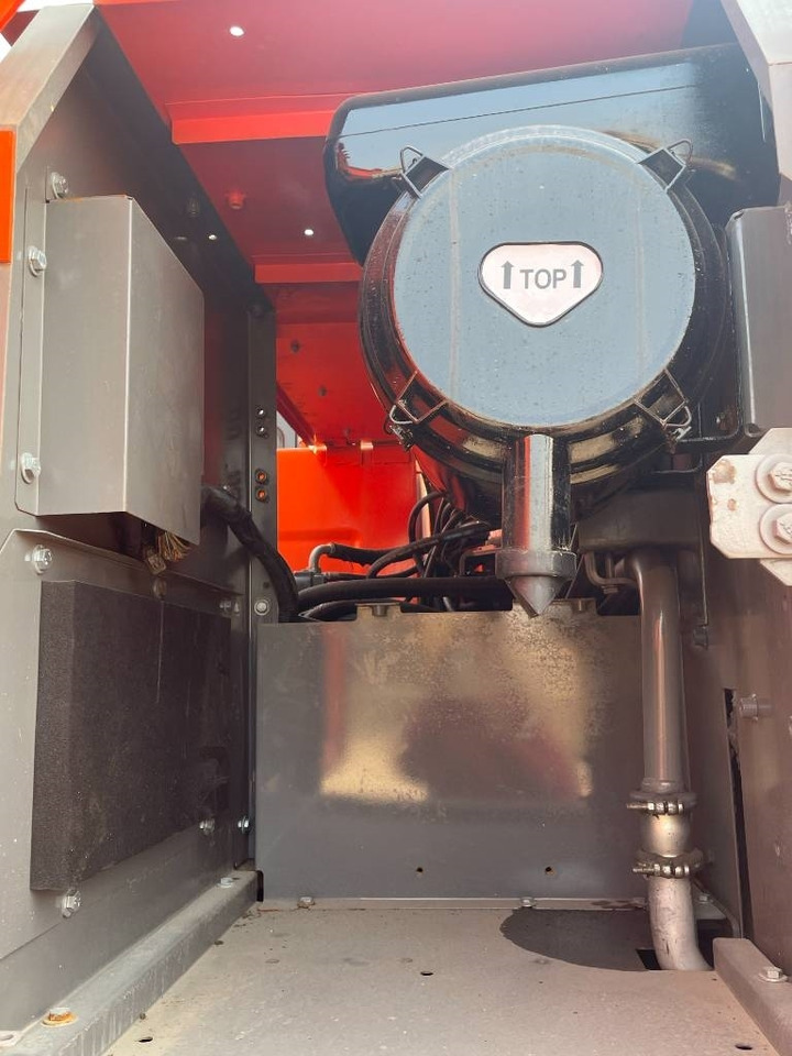 Hitachi ZX 210 - Pásové rýpadlo: obrázek 3 Hitachi ZX 210 - Pásové rýpadlo: obrázek 3