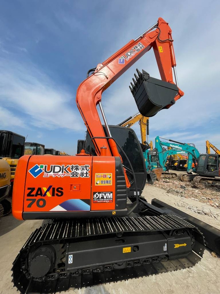 Hitachi ZX 70 - Mini rýpadlo: obrázek 1 Hitachi ZX 70 - Mini rýpadlo: obrázek 1