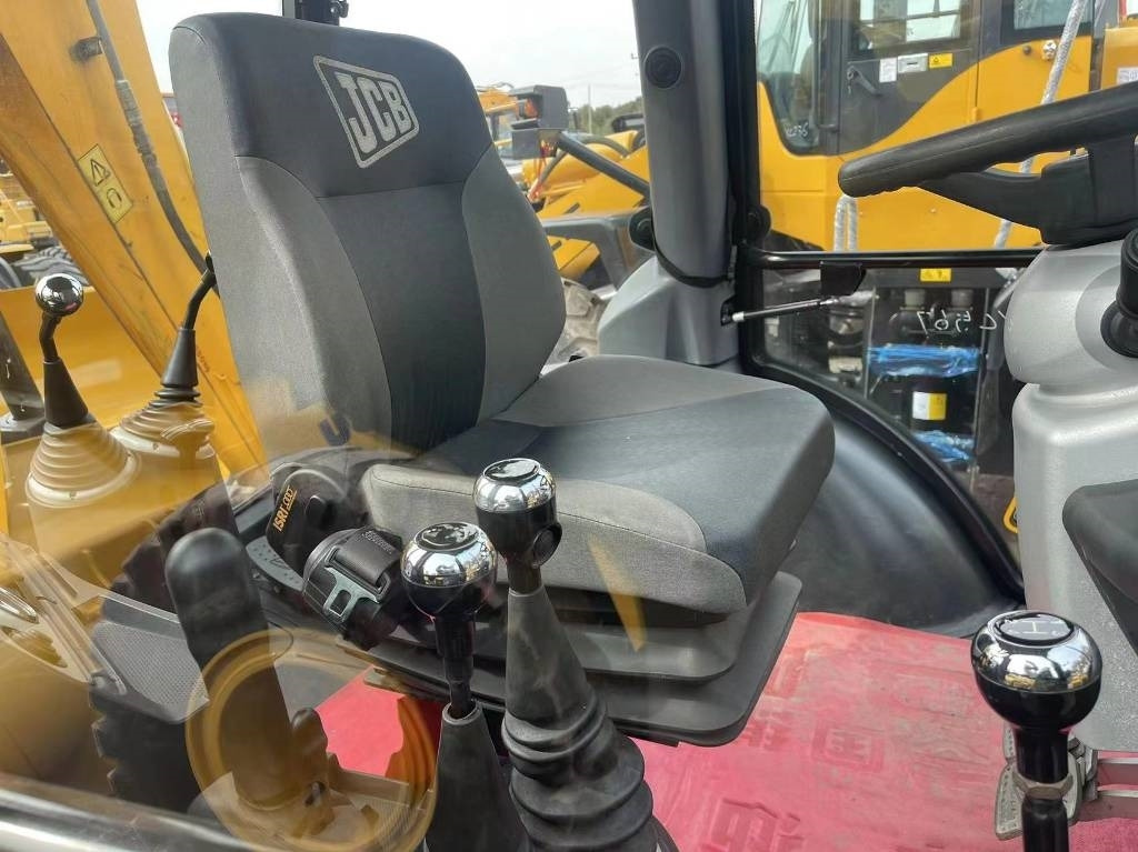 JCB 3CX - Rýpadlo-nakladač: obrázek 4 JCB 3CX - Rýpadlo-nakladač: obrázek 4