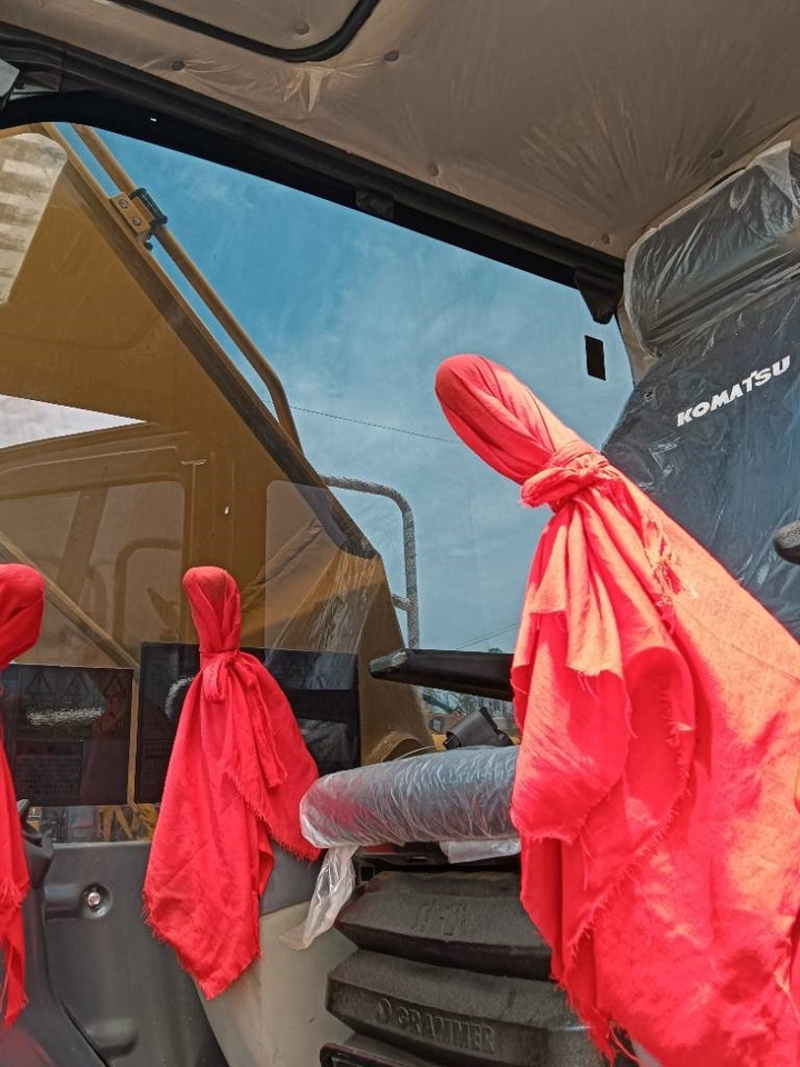 Komatsu PC 210 - Pásové rýpadlo: obrázek 4 Komatsu PC 210 - Pásové rýpadlo: obrázek 4