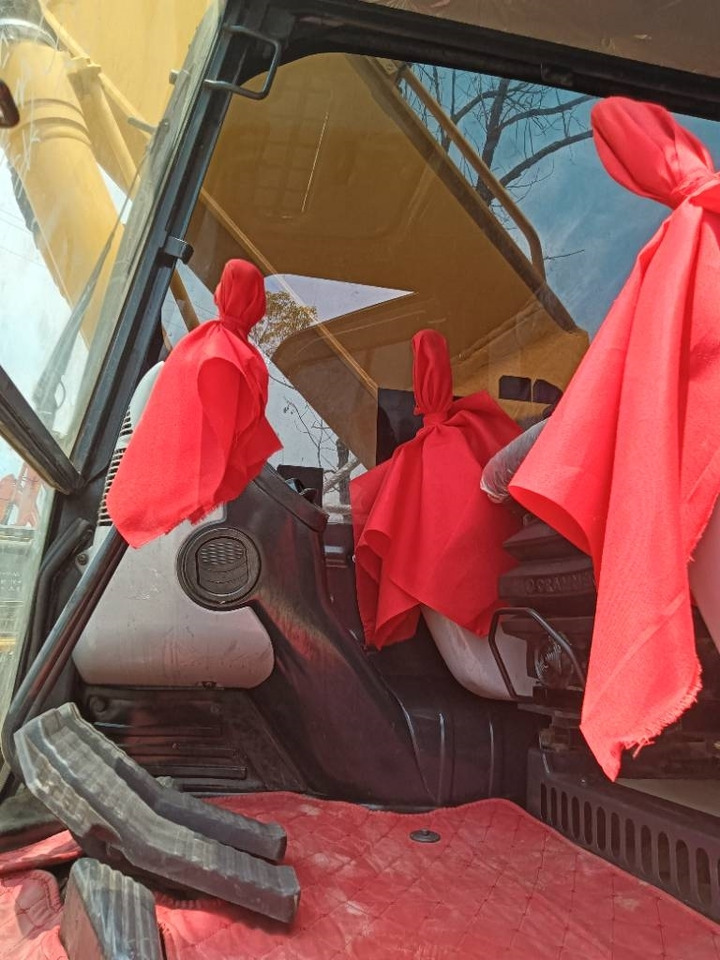 Komatsu PC 240 - Pásové rýpadlo: obrázek 4 Komatsu PC 240 - Pásové rýpadlo: obrázek 4