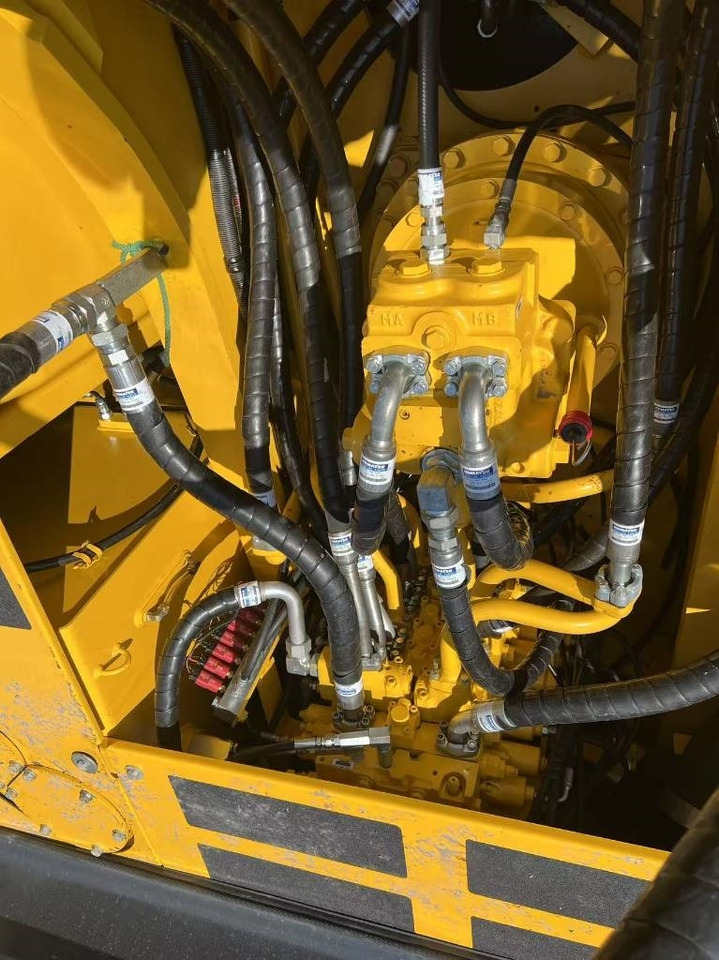 Komatsu PC 300 - Pásové rýpadlo: obrázek 5 Komatsu PC 300 - Pásové rýpadlo: obrázek 5