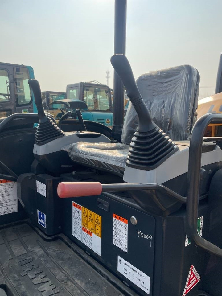 Komatsu PC 35 - Mini rýpadlo: obrázek 4 Komatsu PC 35 - Mini rýpadlo: obrázek 4