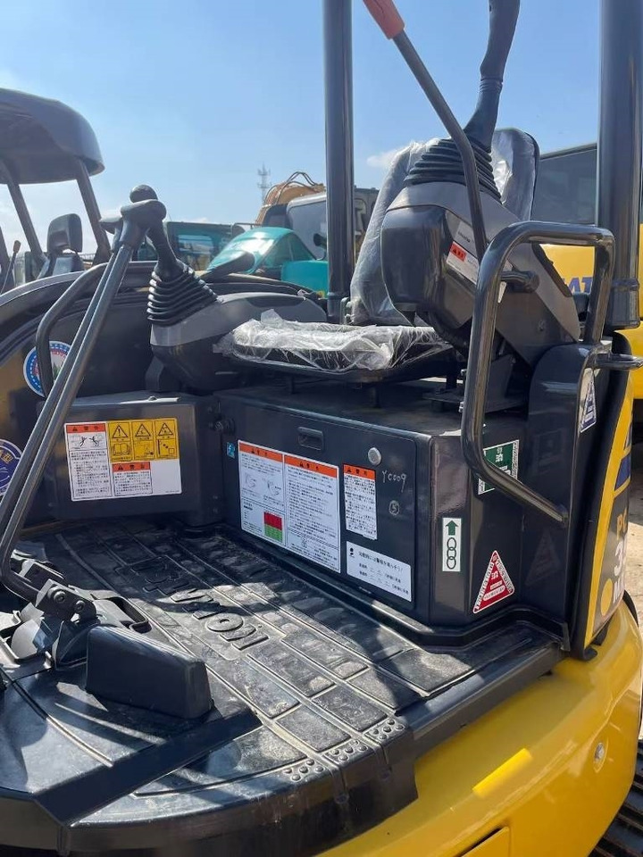 Komatsu PC 35 - Mini rýpadlo: obrázek 3 Komatsu PC 35 - Mini rýpadlo: obrázek 3