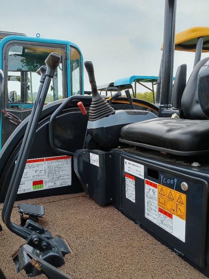 Komatsu PC 35 - Pásové rýpadlo: obrázek 5 Komatsu PC 35 - Pásové rýpadlo: obrázek 5