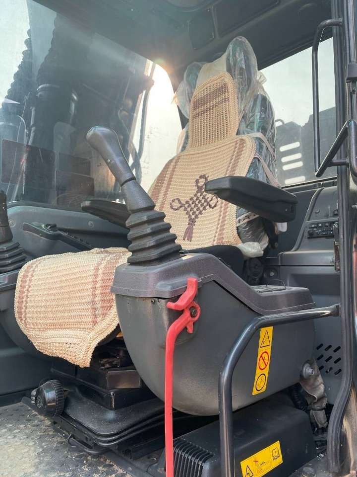 Volvo EC 140 - Pásové rýpadlo: obrázek 3 Volvo EC 140 - Pásové rýpadlo: obrázek 3