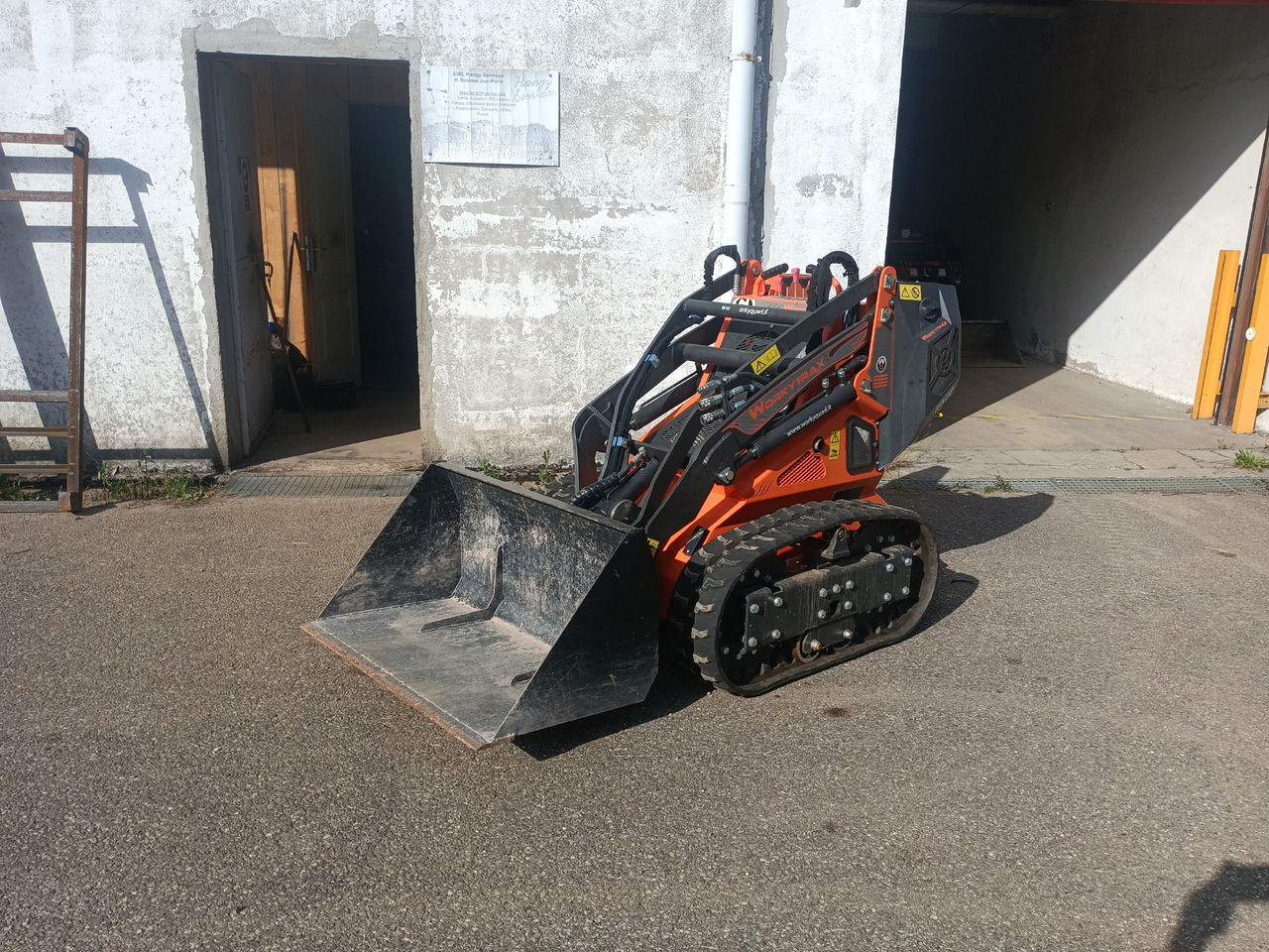 Cast Loaders Worky Trax WX22 - Smykem řízený nakladač pásový: obrázek 1 Cast Loaders Worky Trax WX22 - Smykem řízený nakladač pásový: obrázek 1