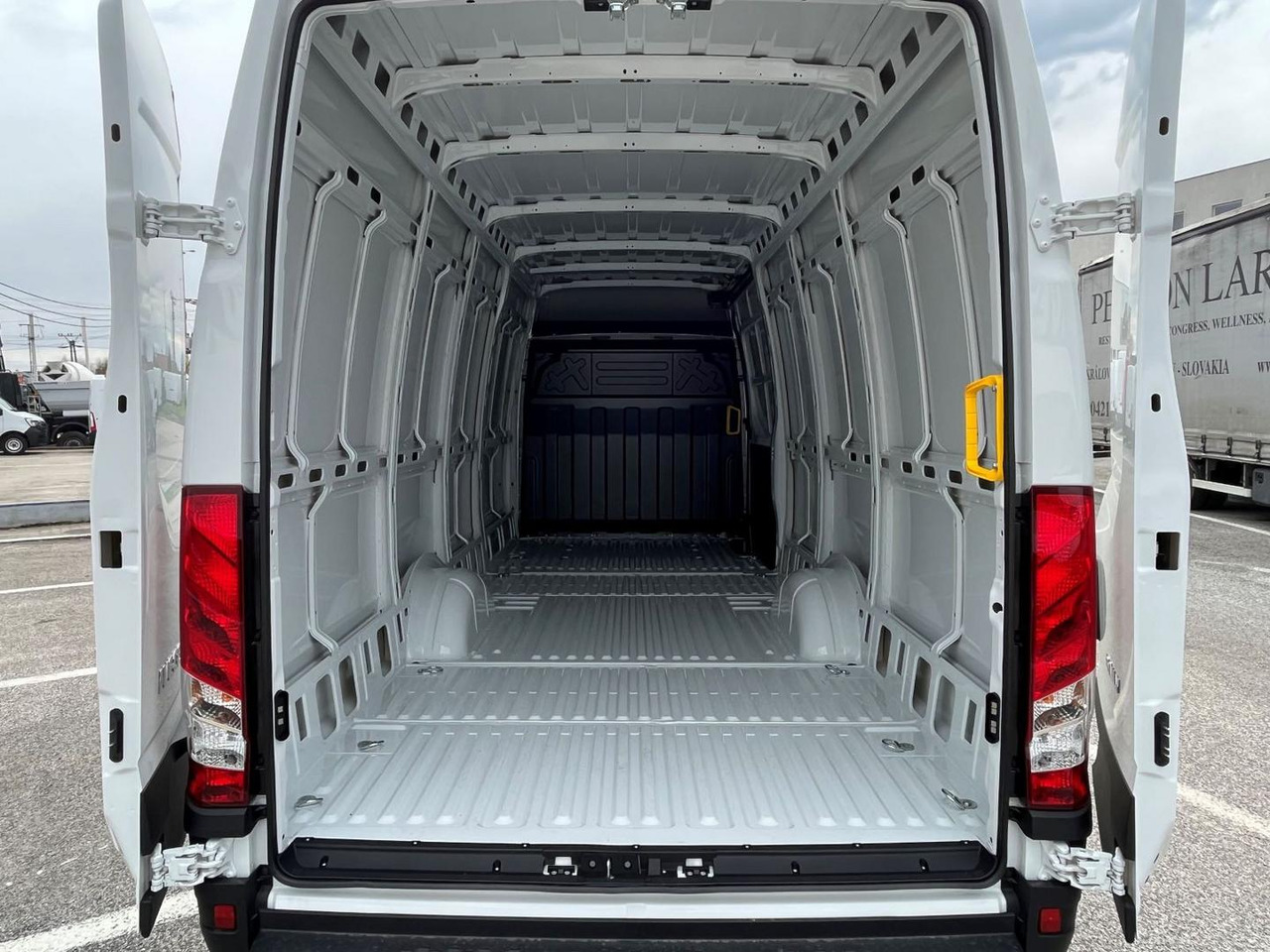 Furgon Iveco DAILY VAN, 3.0 D 176k, 35S18H V Evolution H2: obrázek 7