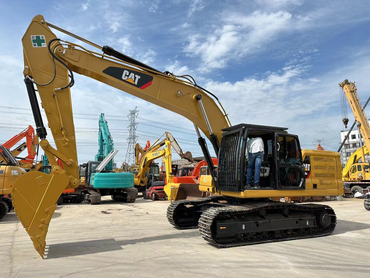 CATERPILLAR 330GC Used cat 330GC excavator - Pásové rýpadlo: obrázek 1 CATERPILLAR 330GC Used cat 330GC excavator - Pásové rýpadlo: obrázek 1