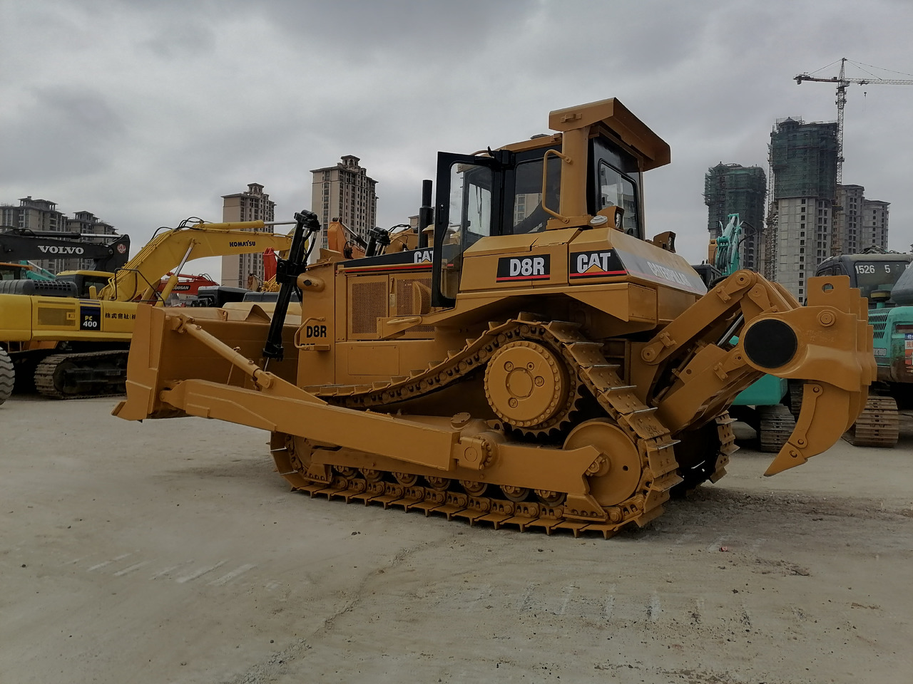 CATERPILLAR D8R - Buldozer: obrázek 1 CATERPILLAR D8R - Buldozer: obrázek 1