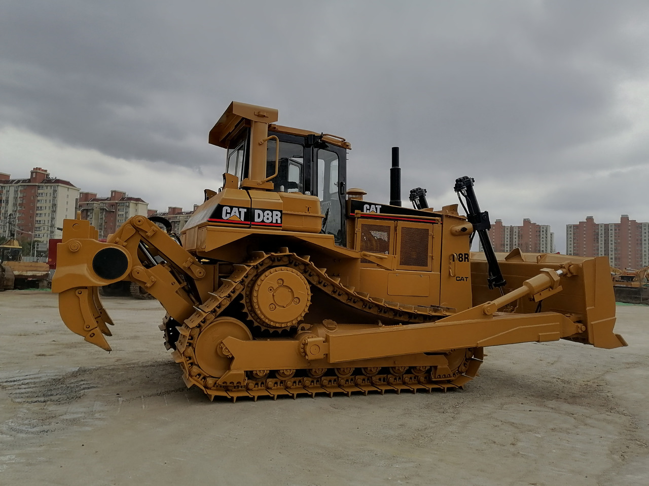 CATERPILLAR D8R - Buldozer: obrázek 3 CATERPILLAR D8R - Buldozer: obrázek 3
