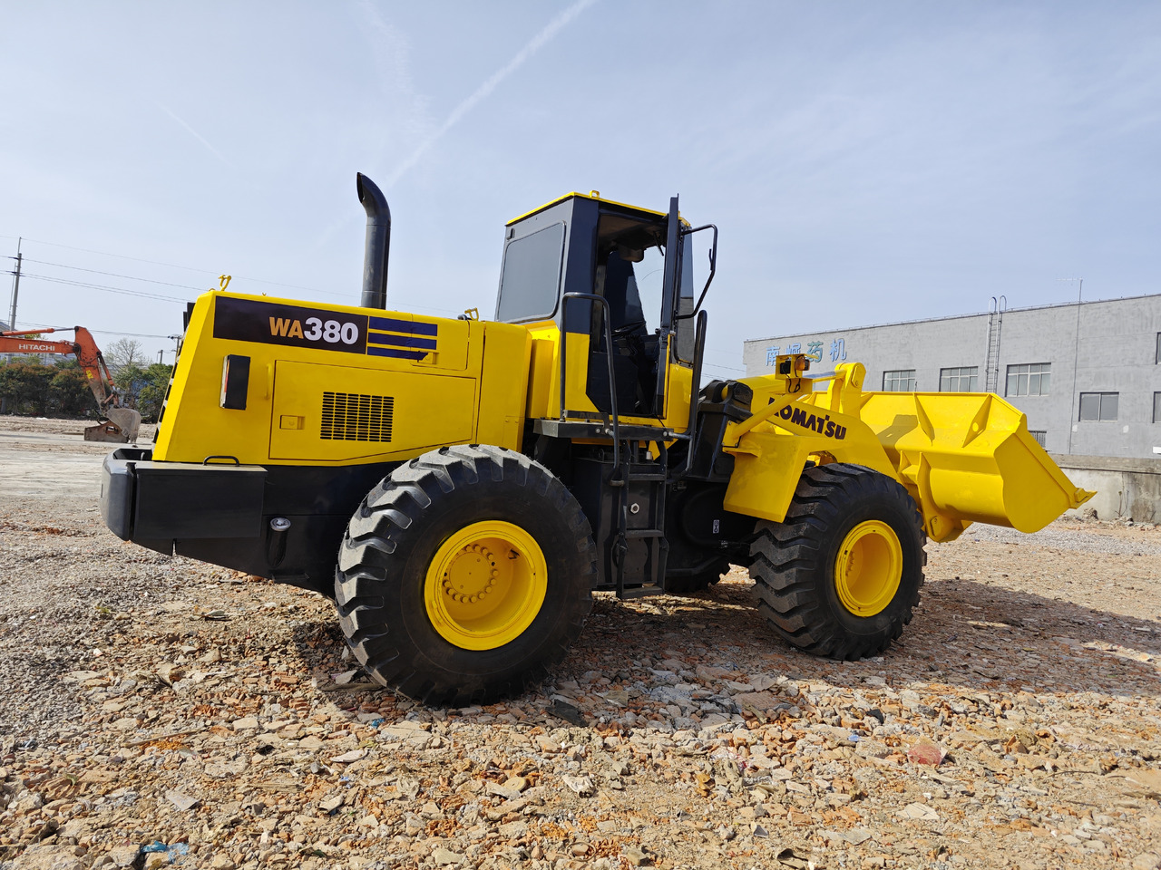 KOMATSU WA380 - Kolový nakladač: obrázek 4 KOMATSU WA380 - Kolový nakladač: obrázek 4