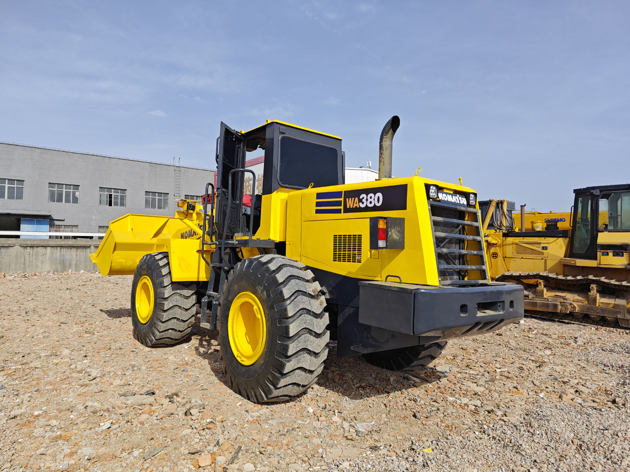 KOMATSU WA380 - Kolový nakladač: obrázek 3 KOMATSU WA380 - Kolový nakladač: obrázek 3
